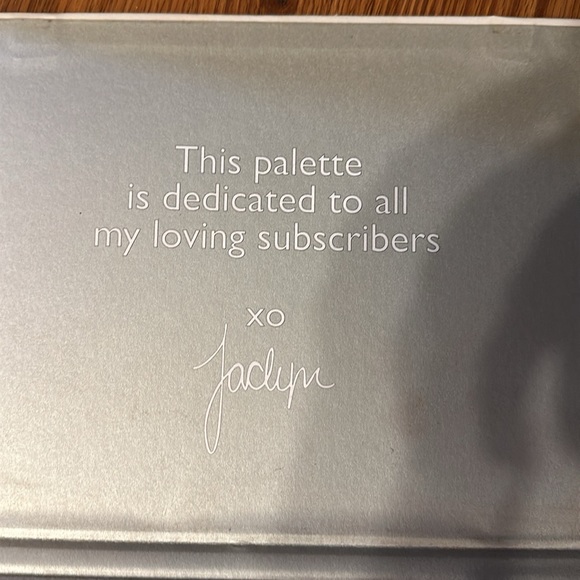 Eyeshadow palette - Picture 3 of 5